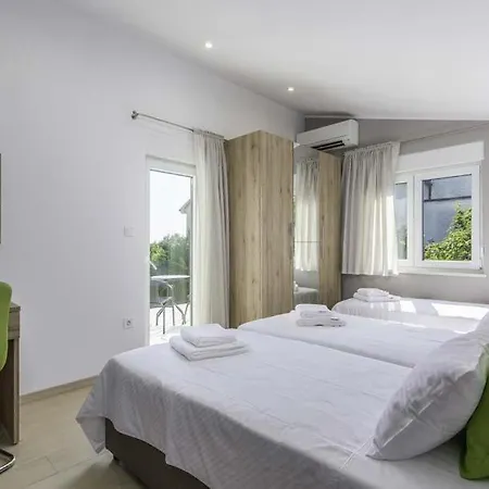 Spadici Sleeps 9 Pool Air Con Wifi فيلة