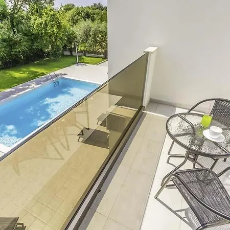 Villa Spadici Sleeps 9 Pool Air Con Wifi *