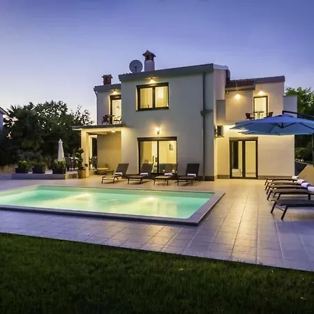 Vila Spadici Sleeps 9 Pool Air Con Wifi